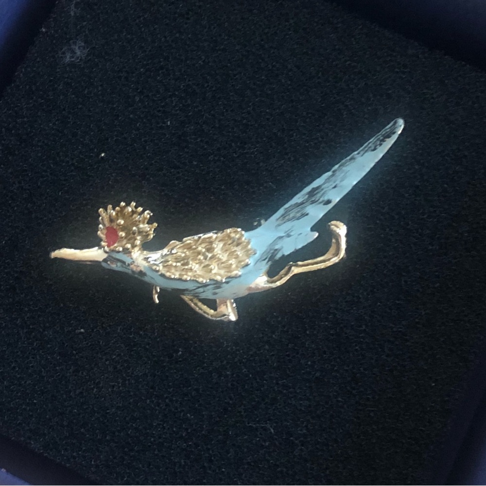 Vintage roadrunner bird gold and enamel lapel pin brooch